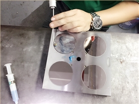 毅順團隊加工作業(yè)中