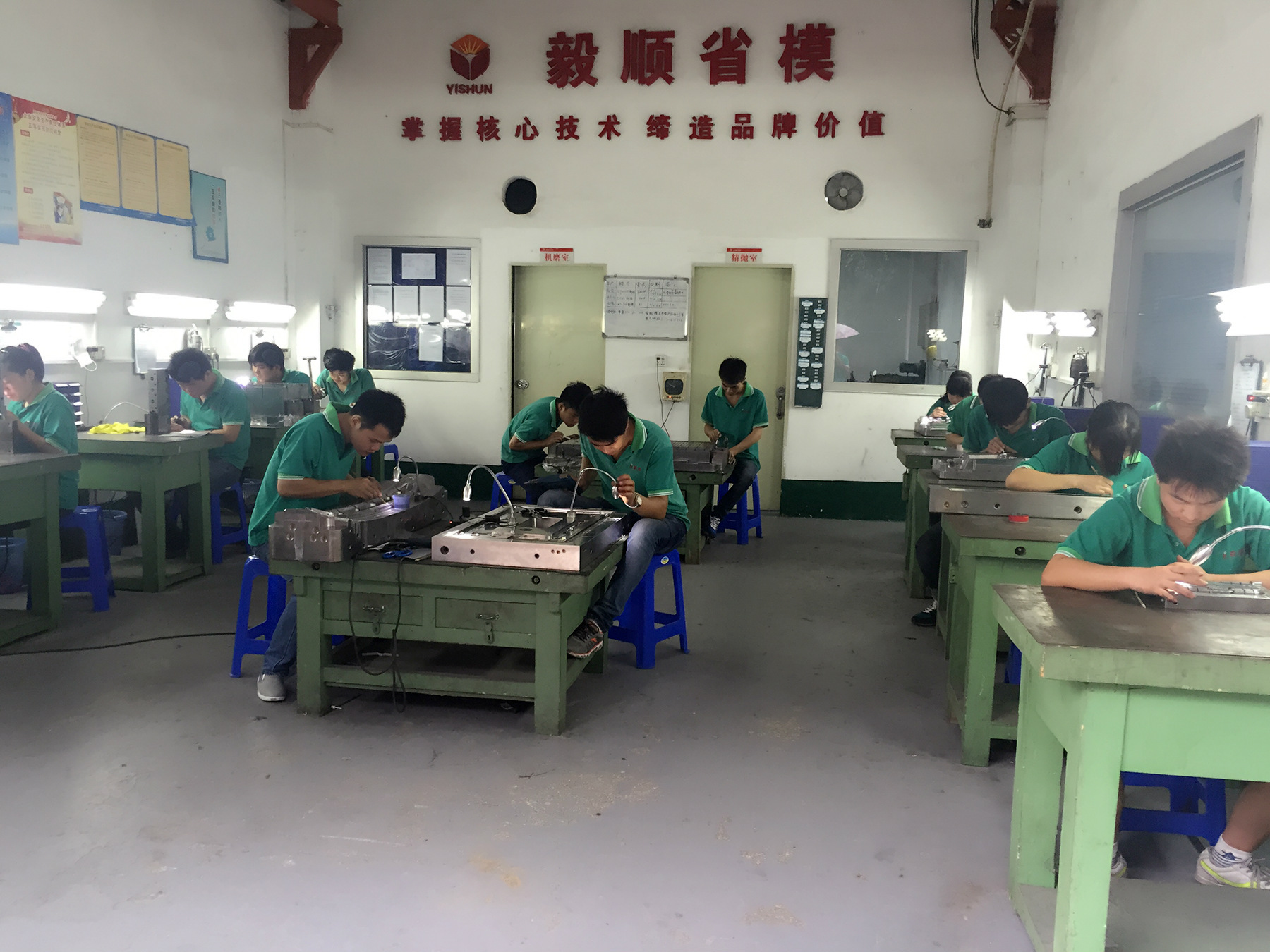 深圳毅順省模拋光車(chē)間1